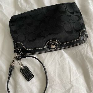 • c o a c h // wristlet •